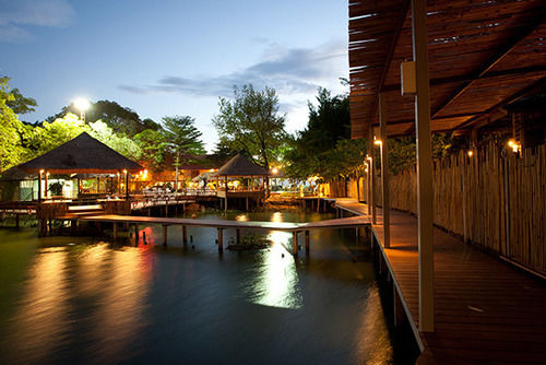 Отель Aristo Chic Resort And Farm