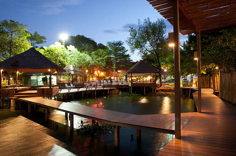 Отель Aristo Chic Resort And Farm