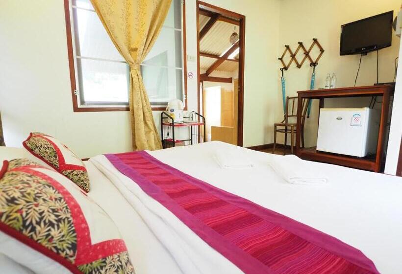 בית מלון כפרי Baan Pun Sook Resort