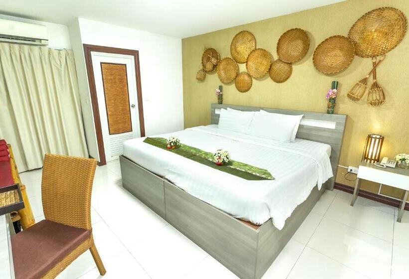 Отель Baan Thai Boutique