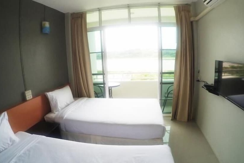 Отель Chiangkhong Green River