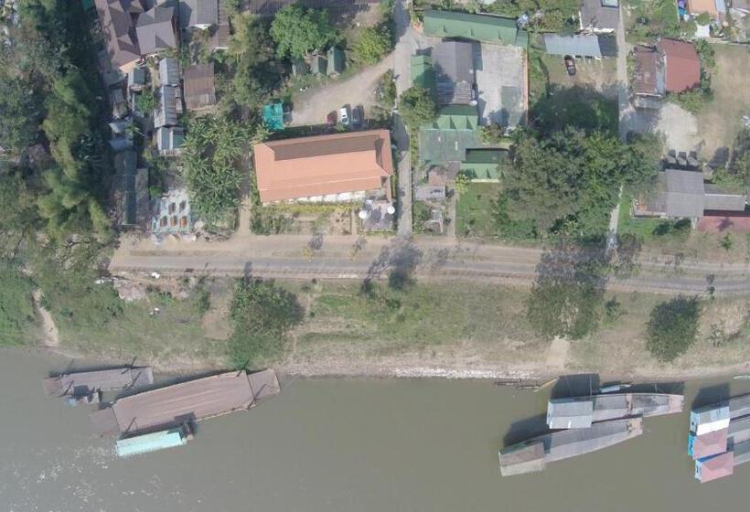 Отель Day Waterfront