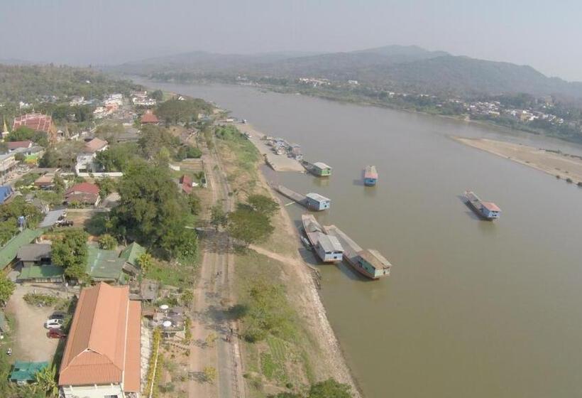 Отель Day Waterfront