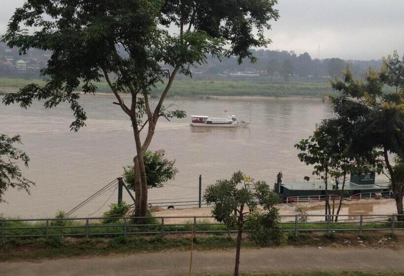 Отель Day Waterfront