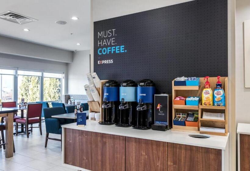 Отель Holiday Inn Express & Suites Jersey City North Hoboken, An Ihg