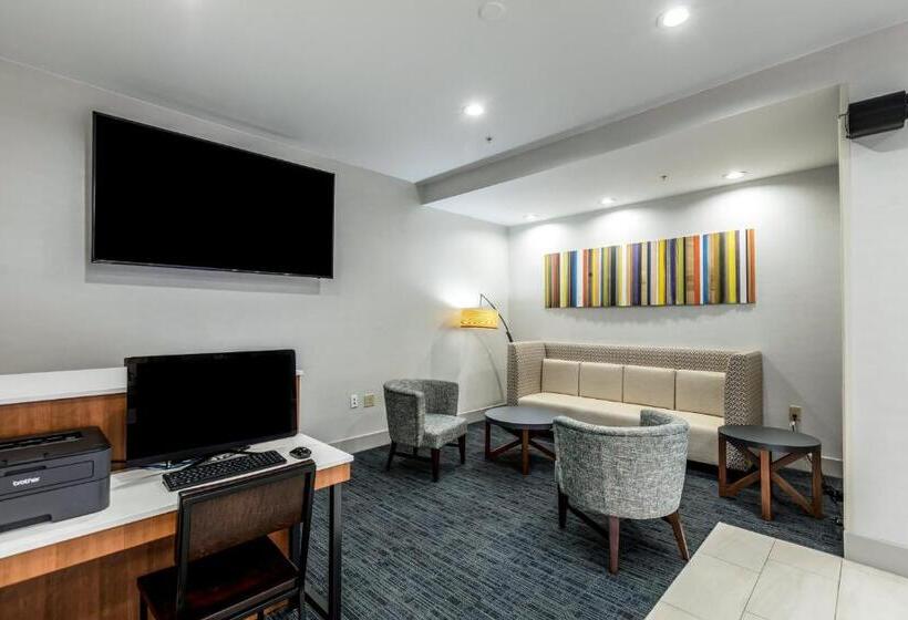 Отель Holiday Inn Express & Suites Jersey City North Hoboken, An Ihg