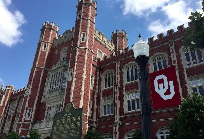 فندق Holiday Inn Express & Suites Moore, An Ihg