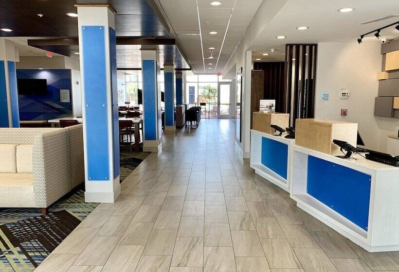 فندق Holiday Inn Express & Suites Moore, An Ihg