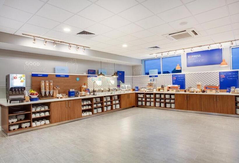 호텔 Holiday Inn Express & Suites Panama City Beach Beachfront, An Ihg