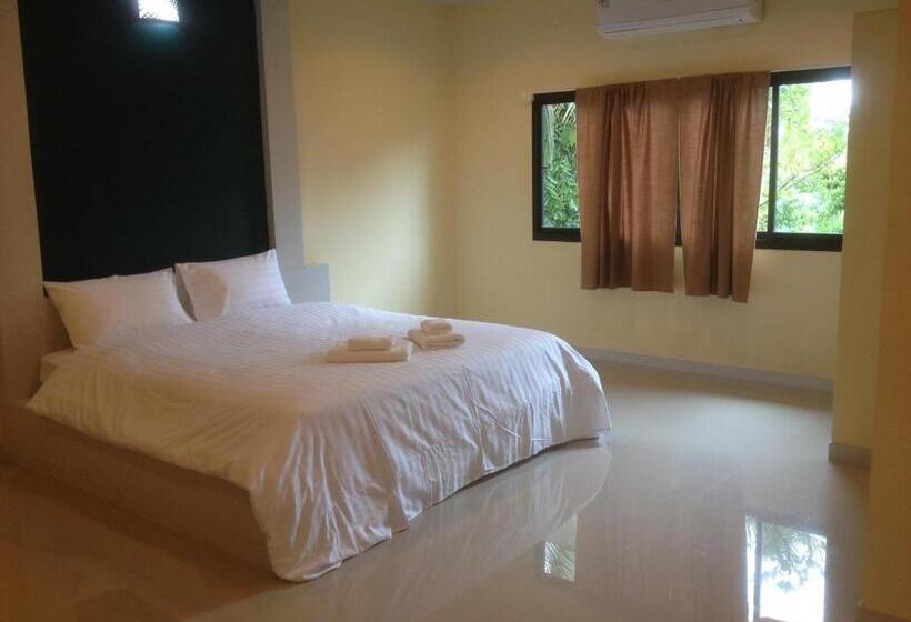 ホテル Juntima Place At Amphawa