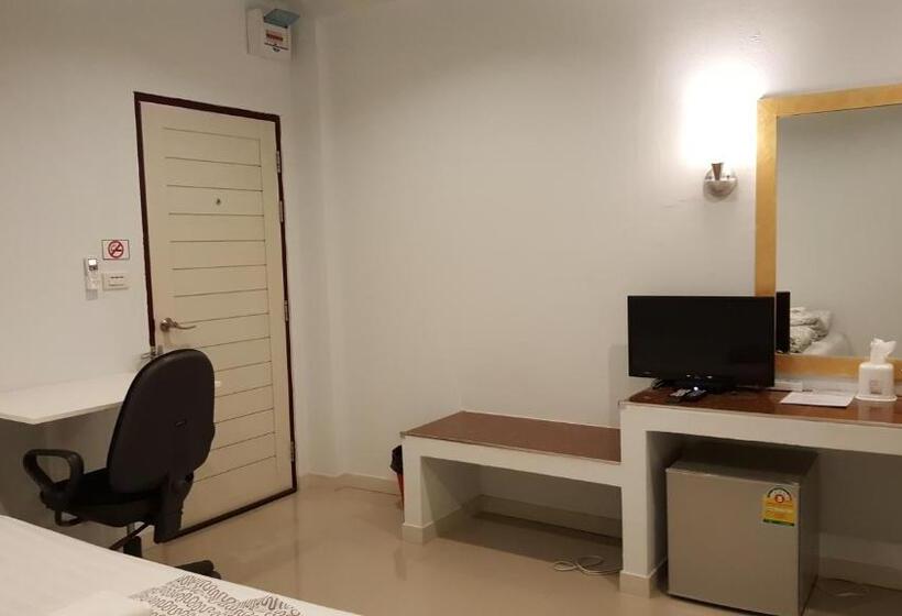 ホテル Juntima Place At Amphawa