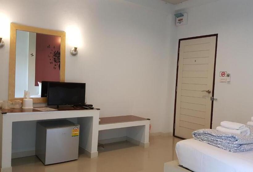 ホテル Juntima Place At Amphawa