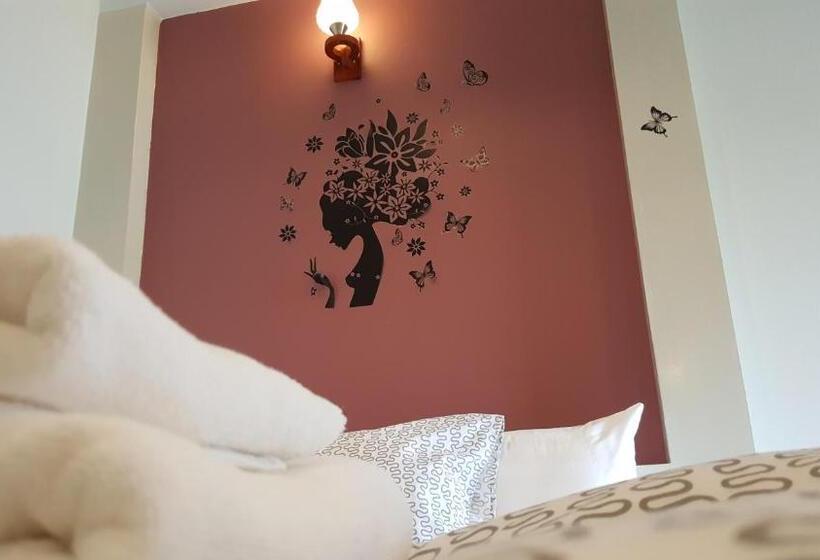 ホテル Juntima Place At Amphawa