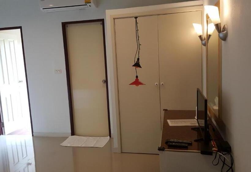 ホテル Juntima Place At Amphawa