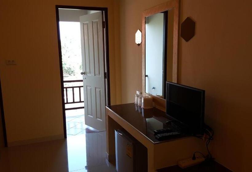 ホテル Juntima Place At Amphawa