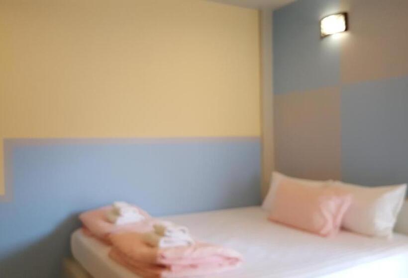 ホテル Juntima Place At Amphawa