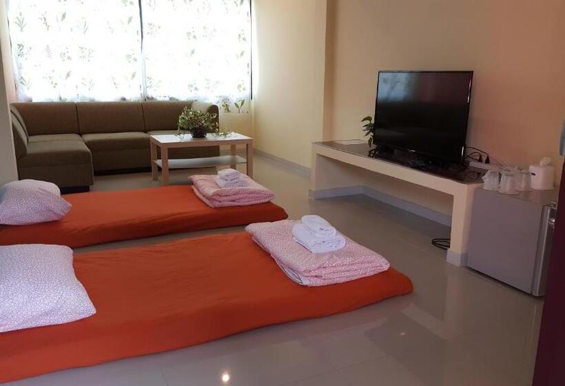 ホテル Juntima Place At Amphawa