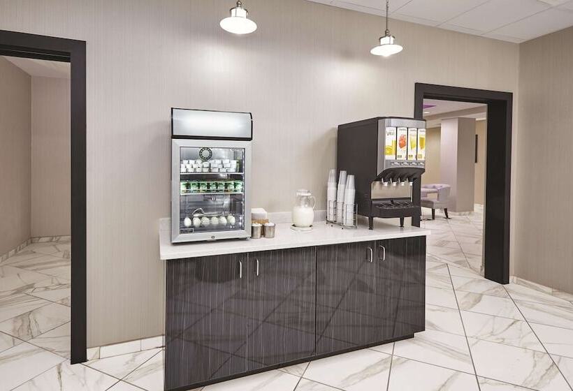 Отель La Quinta By Wyndham Springfield Il