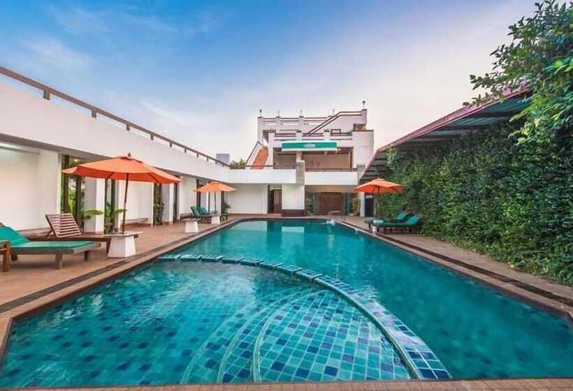 فندق Maldives Beach Resort