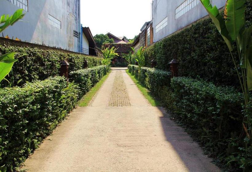 Отель Namkhong Guesthouse And Resort