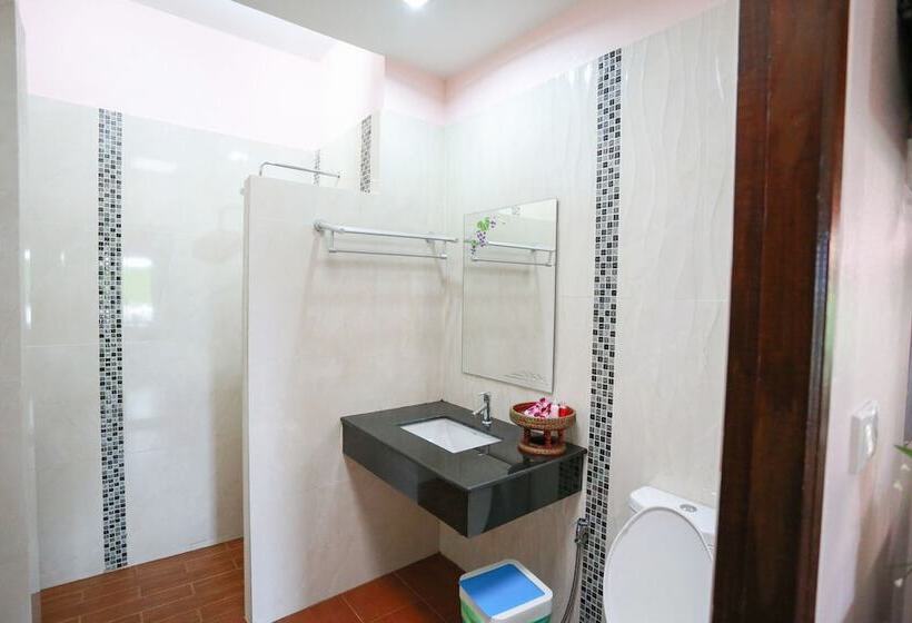 Отель Sang Aroon Bungalow