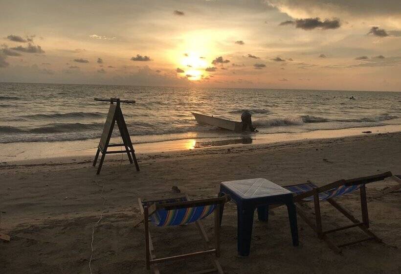 Отель Sang Aroon Bungalow