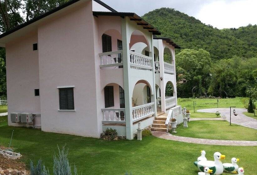 酒店 Stamp Hills Resort & Restaurant