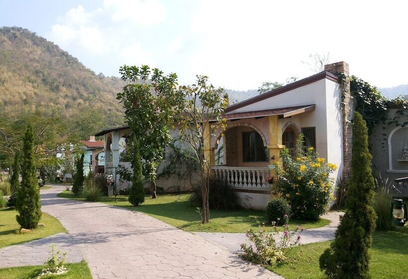 酒店 Stamp Hills Resort & Restaurant