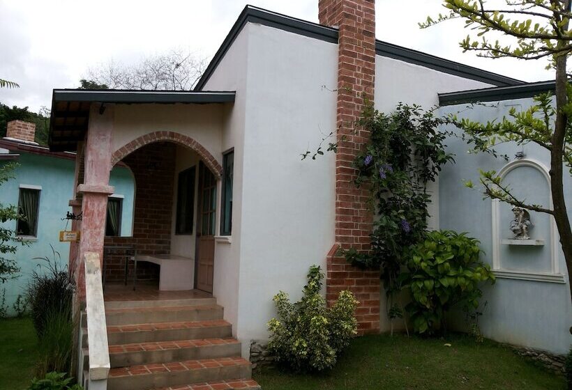 酒店 Stamp Hills Resort & Restaurant