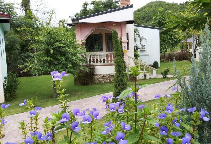 酒店 Stamp Hills Resort & Restaurant