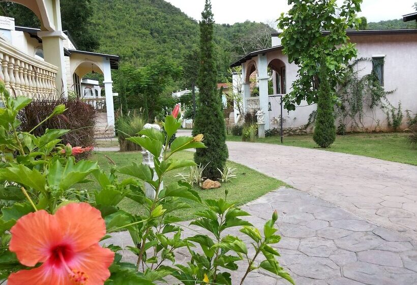 酒店 Stamp Hills Resort & Restaurant