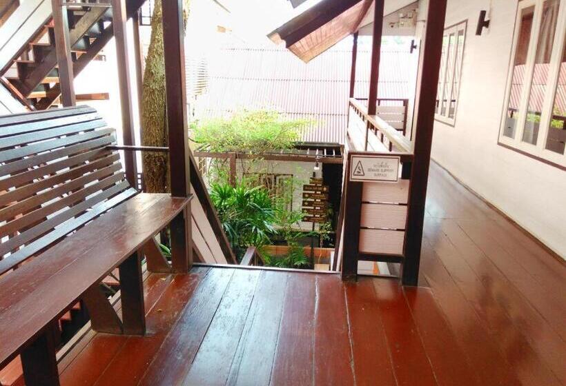 Отель Thanicha Resort