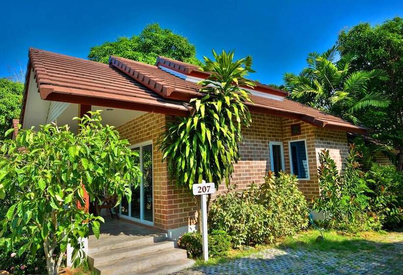 Отель Theerama Cottage