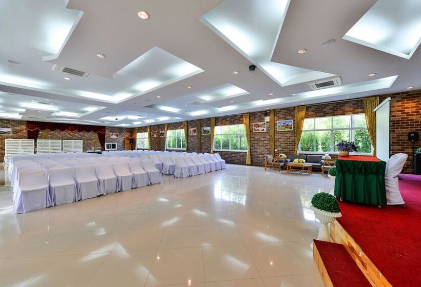 Отель Theerama Cottage