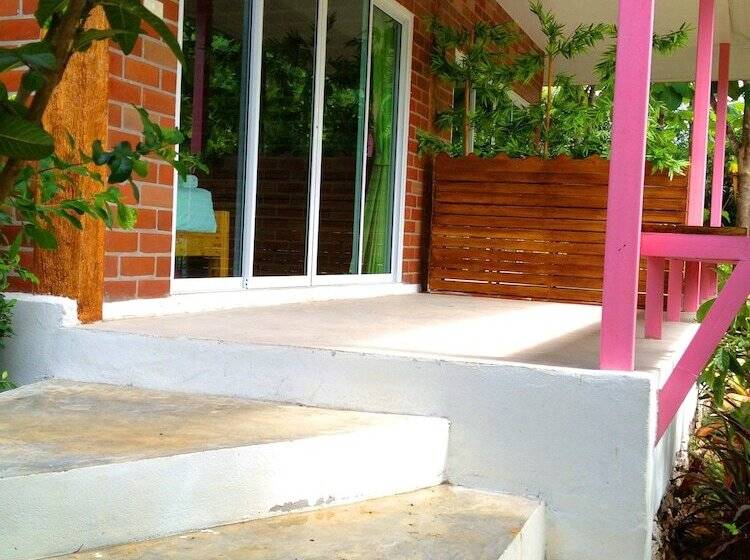 Отель Theerama Cottage