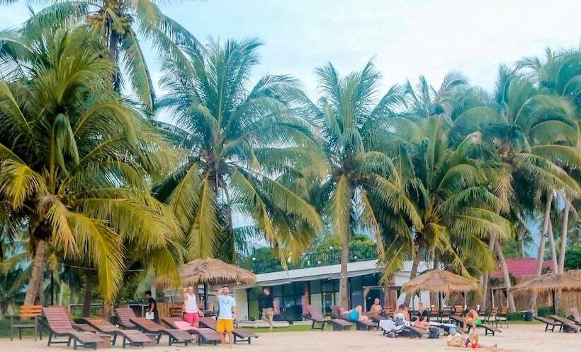 Infinity Beach Club Resort & Hostel Koh Phangan