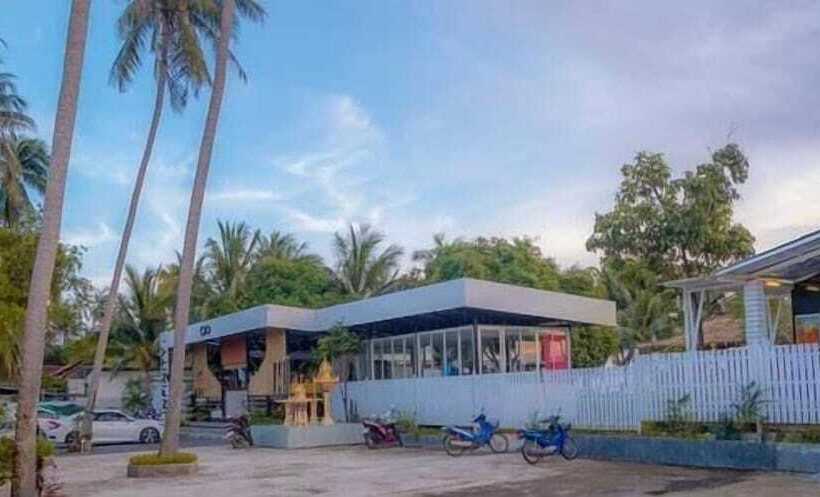 Infinity Beach Club Resort & Hostel Koh Phangan