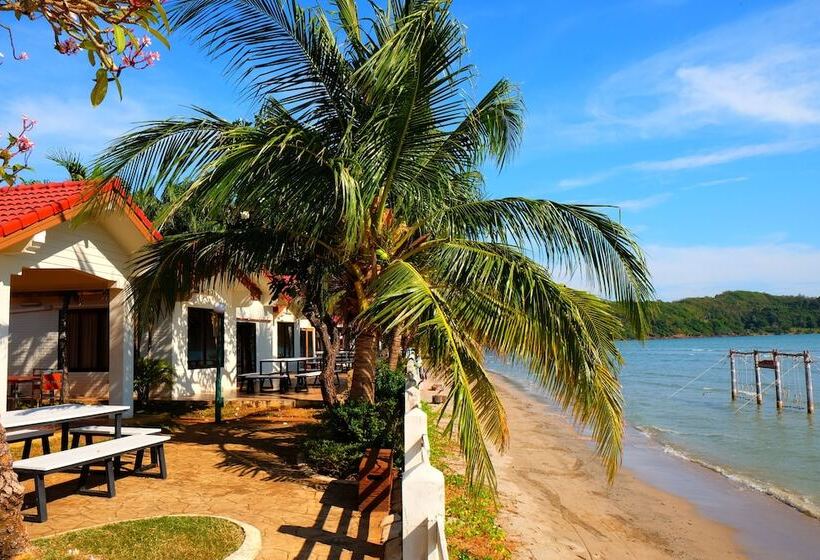 New Travel Beach Hotel & Resort