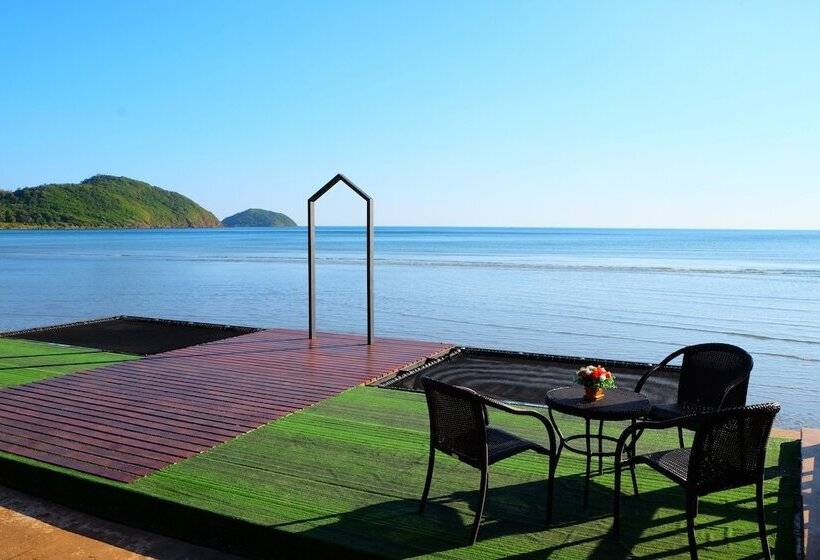 New Travel Beach Hotel & Resort