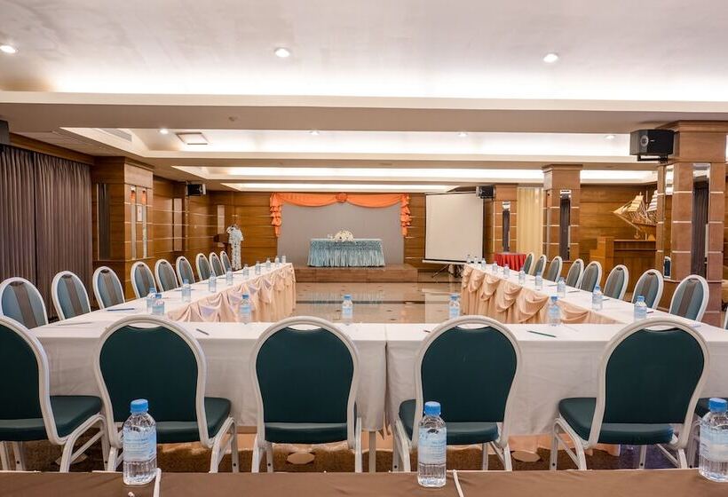 New Travel Beach Hotel & Resort