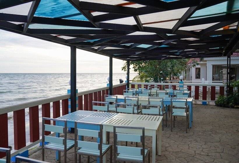 New Travel Beach Hotel & Resort