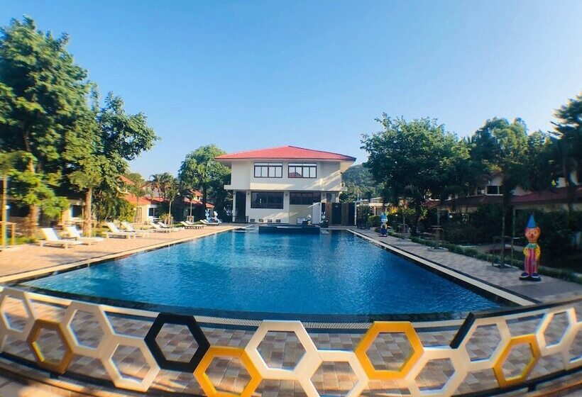 New Travel Beach Hotel & Resort