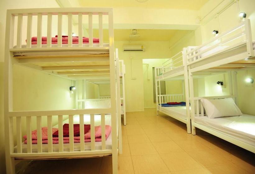 Phi Phi Bucket Hostel