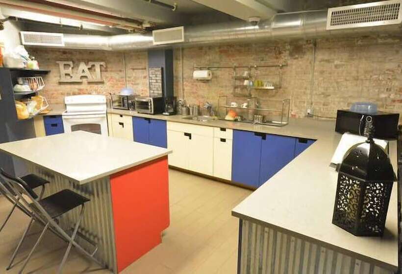 Q4 Hotel & Hostel