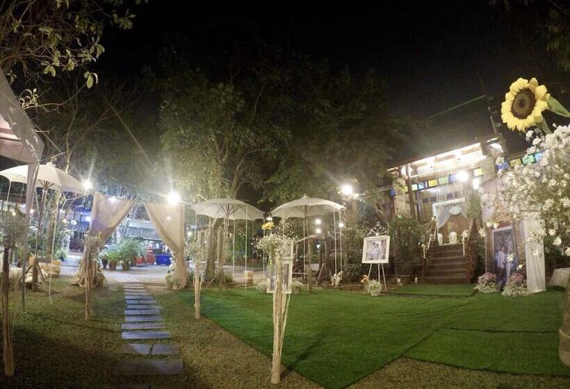 אתר נופש Aioun At Amphawa