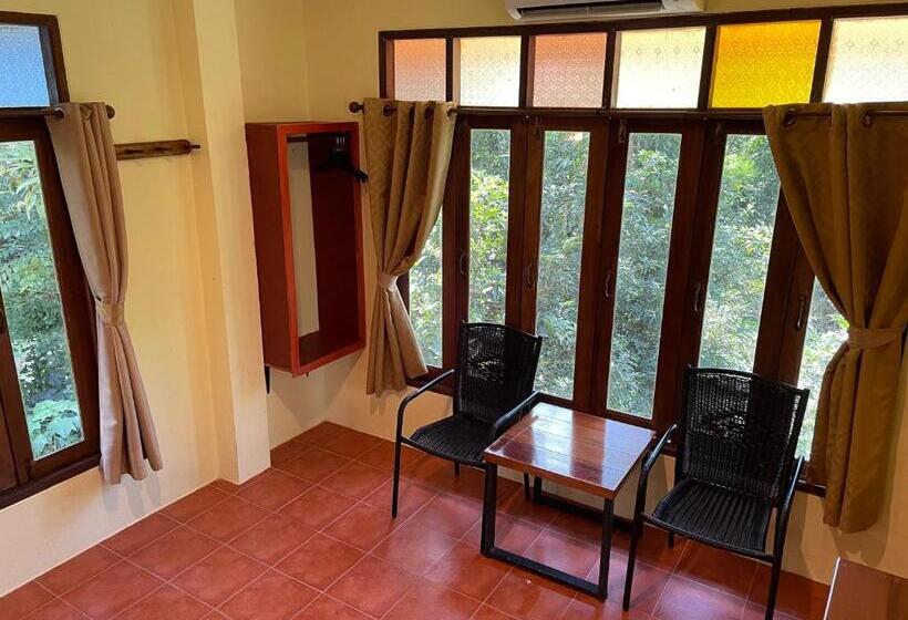 منتجع Art S Riverview Lodge