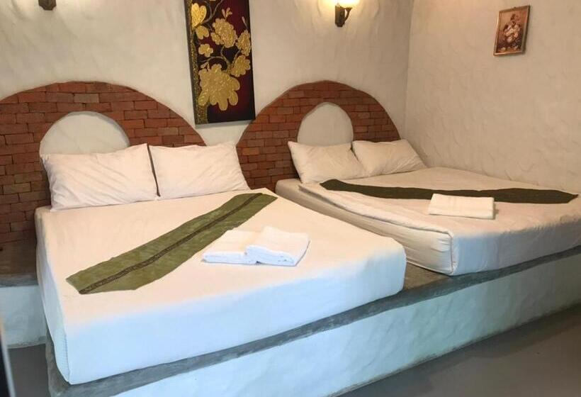 Resort Baan Pong Tara