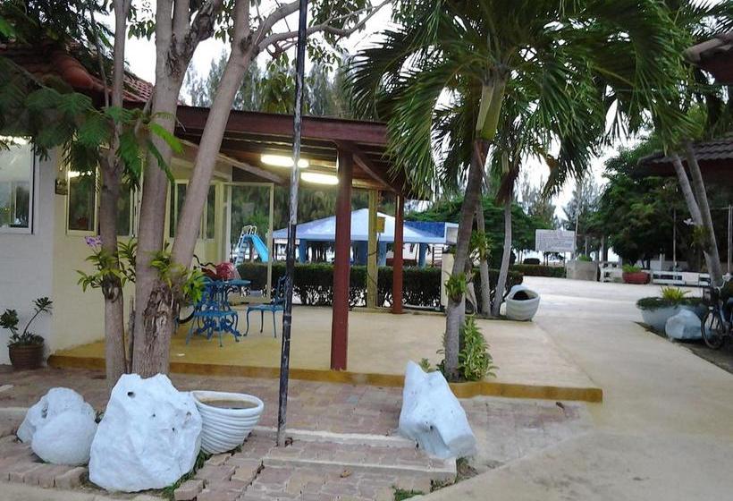 リゾートホテル Chaam Royal Beach