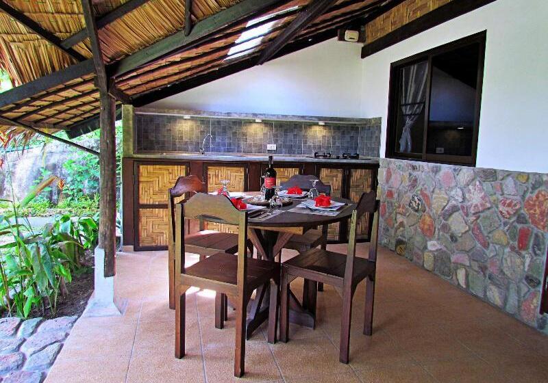 منتجع Flower Power Farm Village