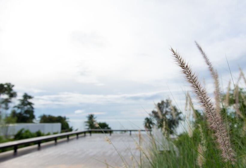 Seanery Beach Resort